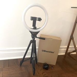 Ubeesize TR50 Tripod w/ Ring Light